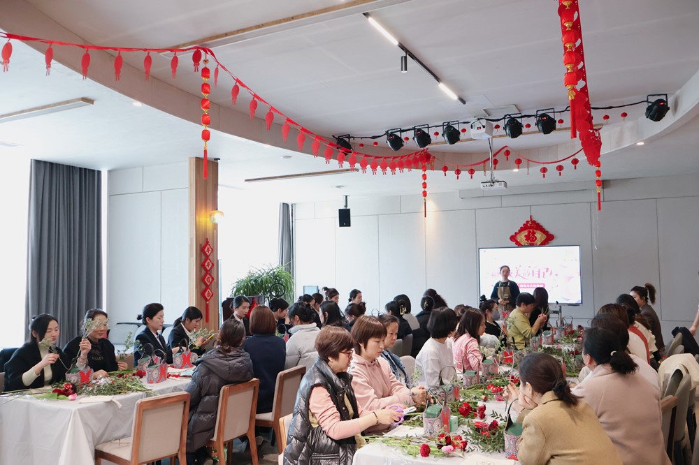 做最美的自己｜開元集團舉行“三八女神節”插花與美妝活動